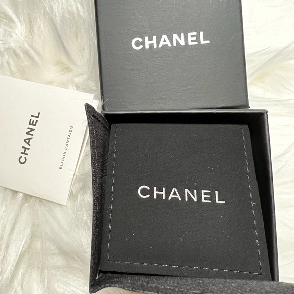 CHANEL Stud Earrings-Authentic Silver/Crystal & Pearly White(.75”x.75”x.5”) NIB - Picture 8 of 17